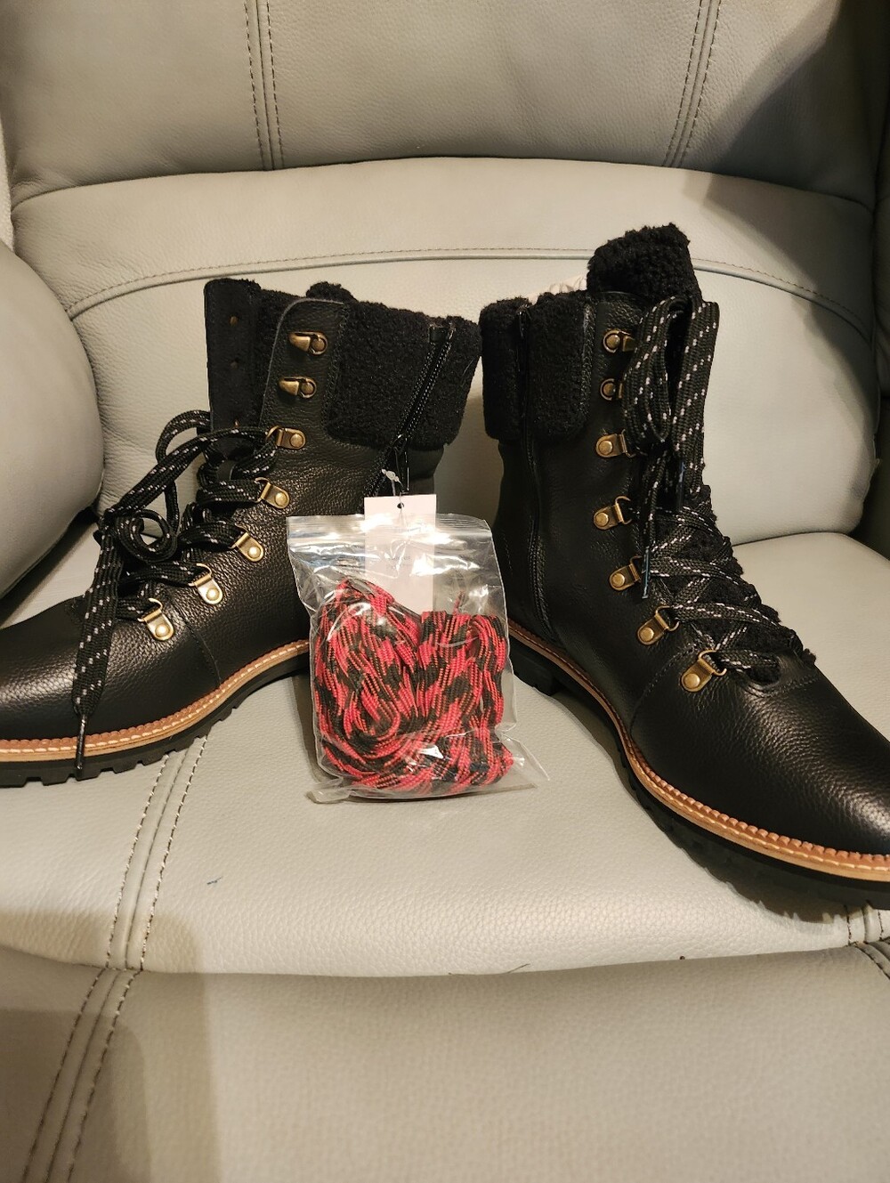 Ladys Black Lace-Up Winter Boots with Wool Collar